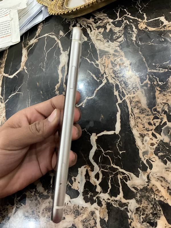 iphone 11  to sell 4