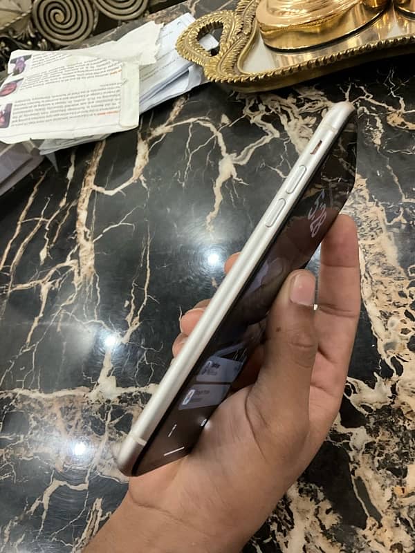 iphone 11  to sell 5