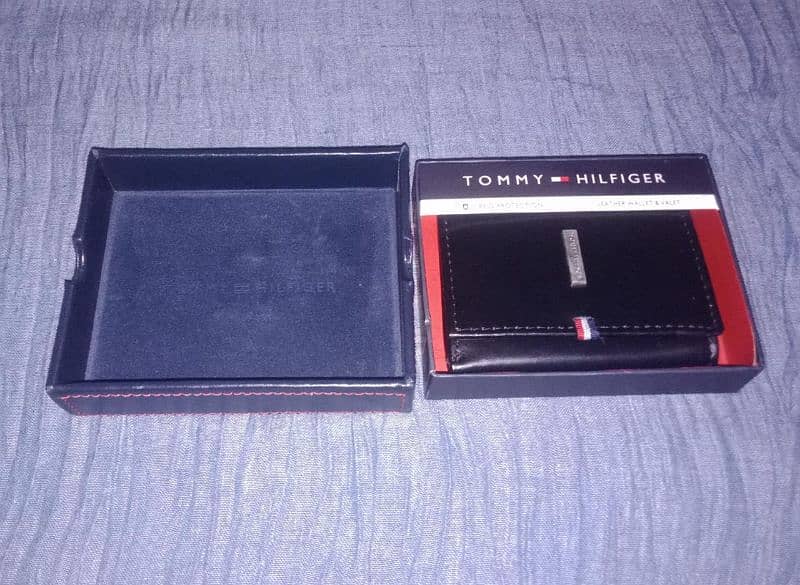 Tomy Hilfiger Wallet Brand New. 4