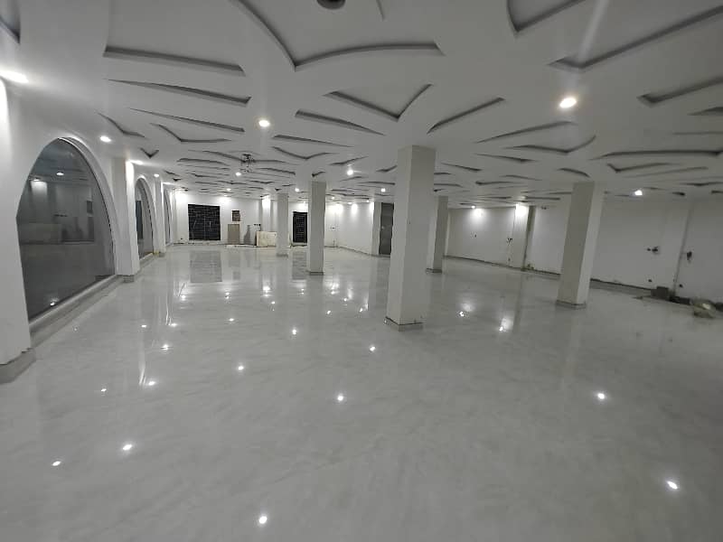 4200SQFT BRAND NEW HALL WITH LIFT FOR RENT 6