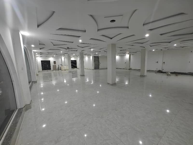 4200SQFT BRAND NEW HALL WITH LIFT FOR RENT 12