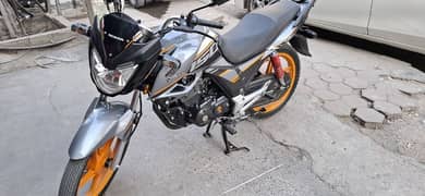 Honda CB 150F silver orange model 2025