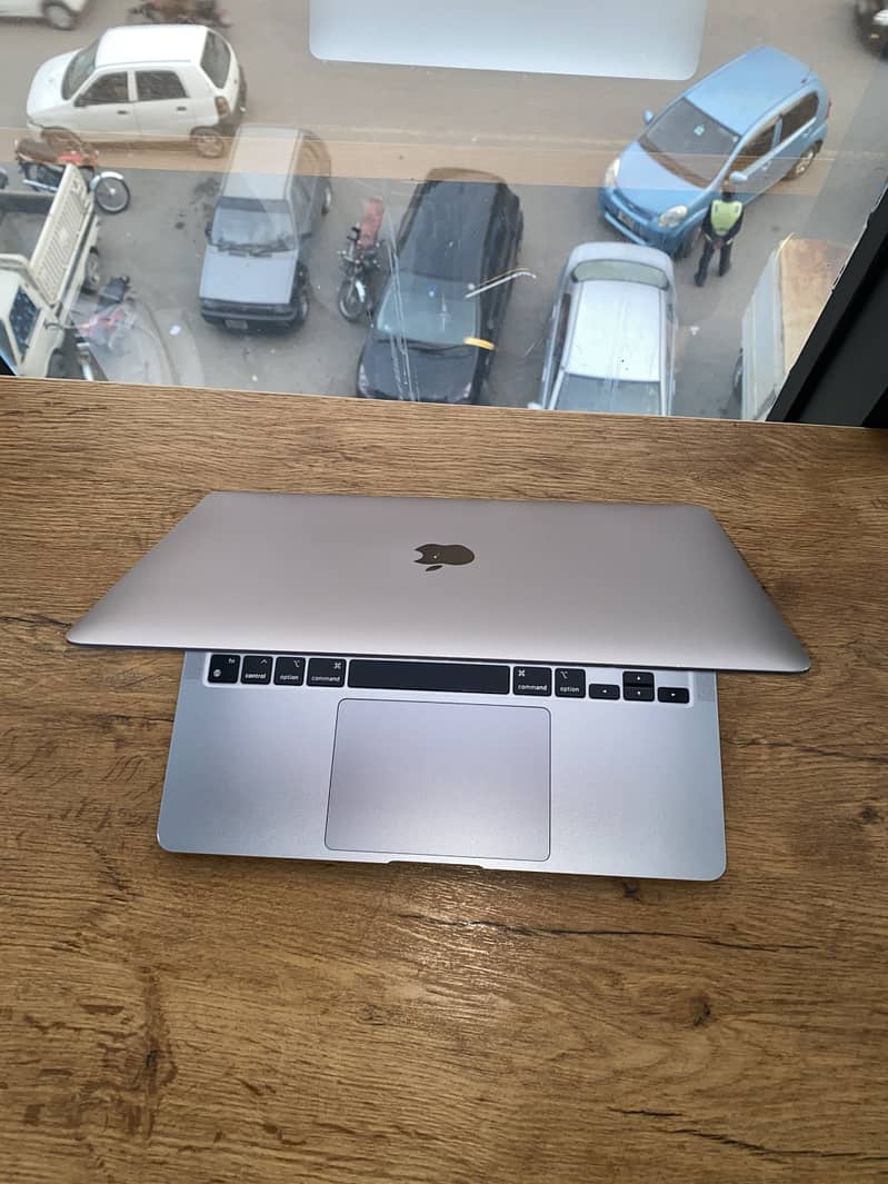 Macbook Air M1 8/256 4