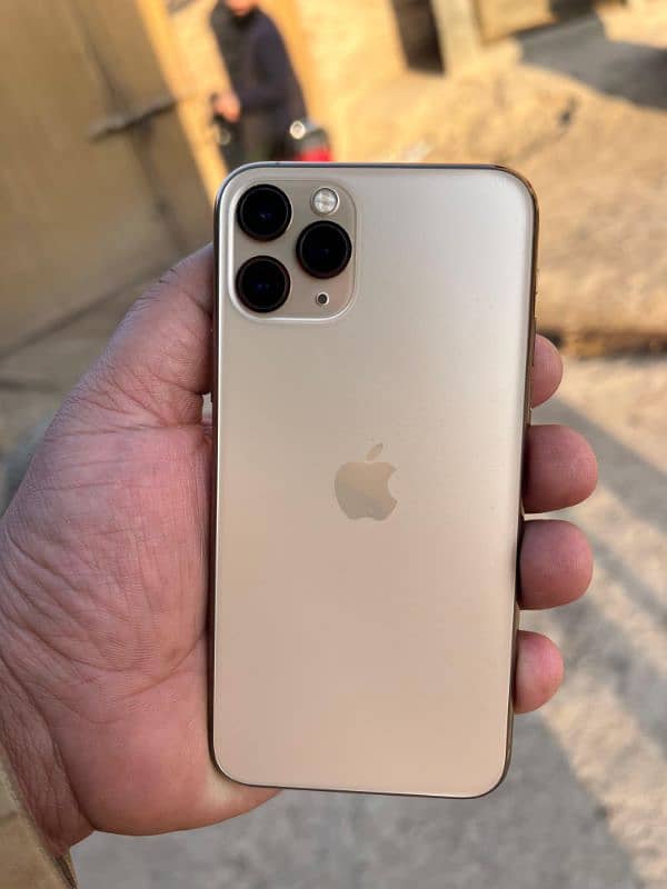 iPhone 11 Pro Golden Water Pack 1