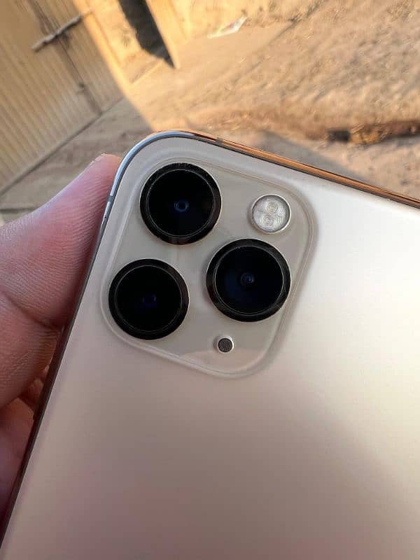 iPhone 11 Pro Golden Water Pack 3