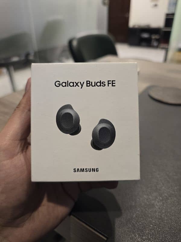 Samsung Buds FE Just box open 0