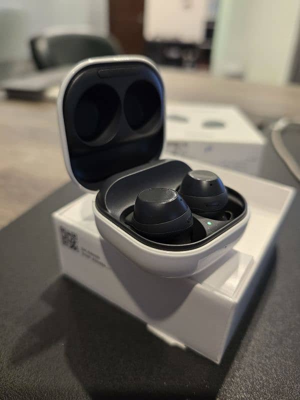 Samsung Buds FE Just box open 2