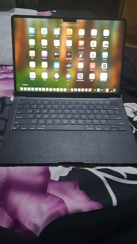 Apple Mac book M2 Chip 13 inch laptop 4