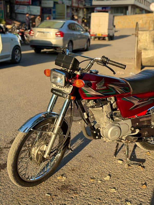 For Sale: Well-Maintained Honda 125 Motorcycle 2