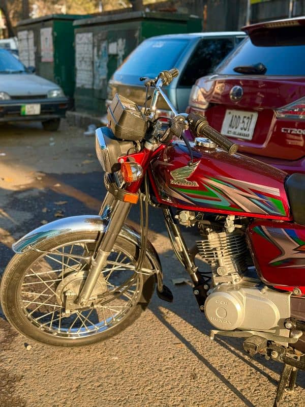 For Sale: Well-Maintained Honda 125 Motorcycle 4