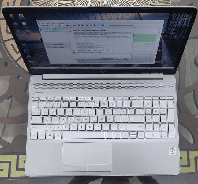 10th Generation Hp Core i5 slim and light weight 0