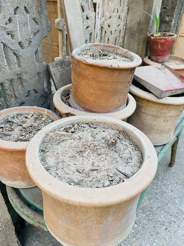 Sand/Mud Filled Plant Pots - 9 4