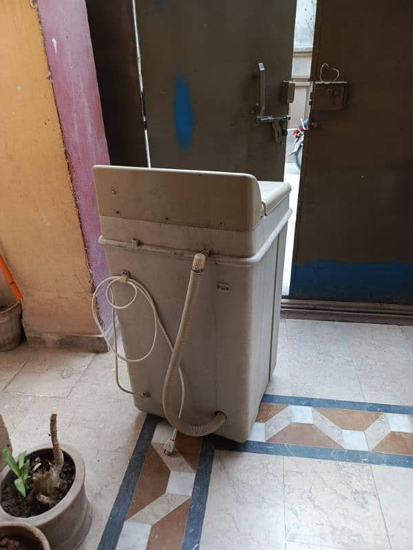 good condition wasing machine 1