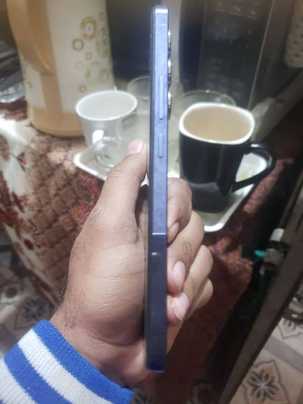 vivo y100 10/10 condition only 1.5 months use wattsapp 03204407587 4