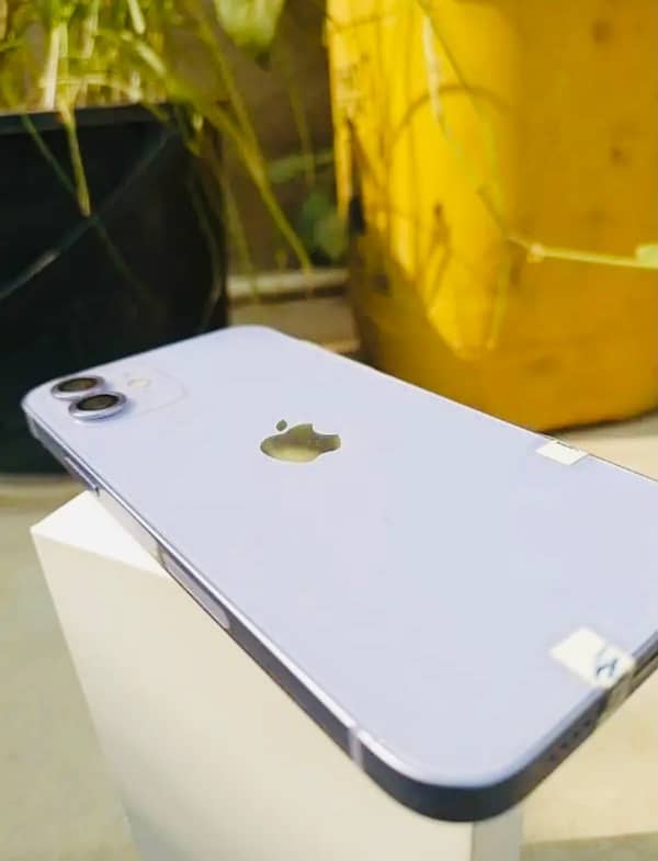 I phone 12 64GB FU 4 months sim working 5