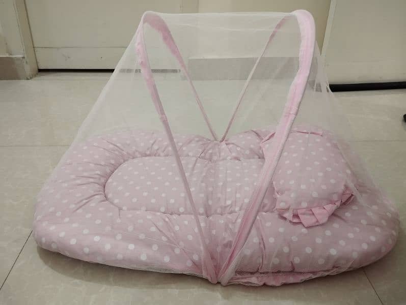 new born portable soft bed with mosquito net 2