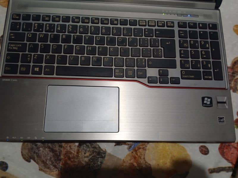 Fujitsu 4th generation i7 1