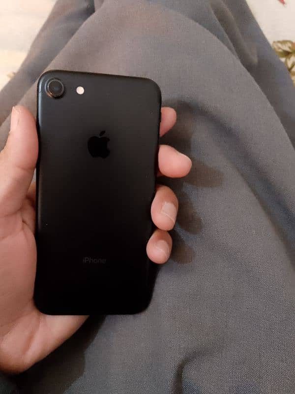 iPhone 7  pta approved 5