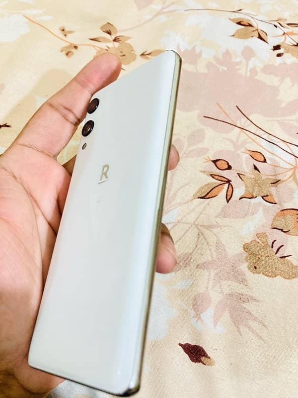 Rakuten Hand 5G Dual E-Sim 4