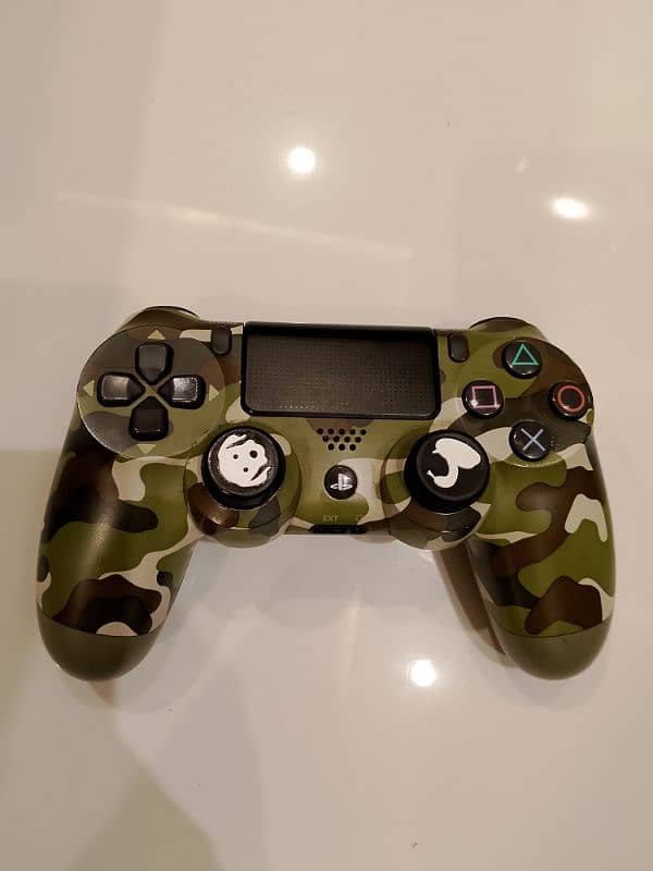 PS4 500gb 2 custom controller+cd 10