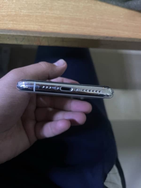 iphone 11 pro 2