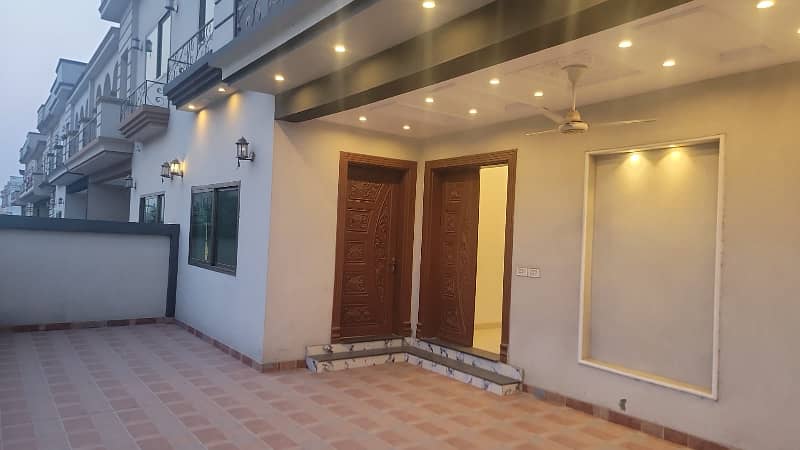 10 Marla Beautiful House For Sale at A extention in Citi Housing Sialkot 21