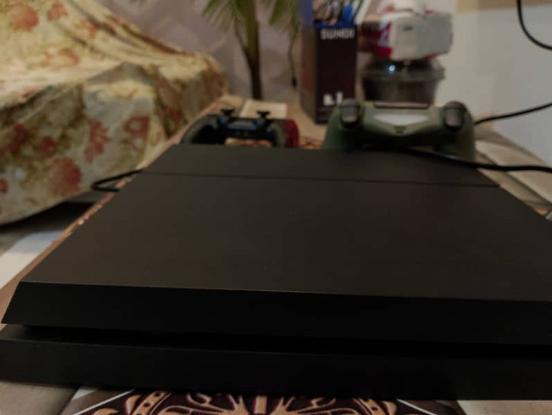 PS4 500gb 2 custom controller+cd 5