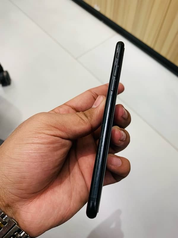 iPhone 7 128 GB PTA Approved 3