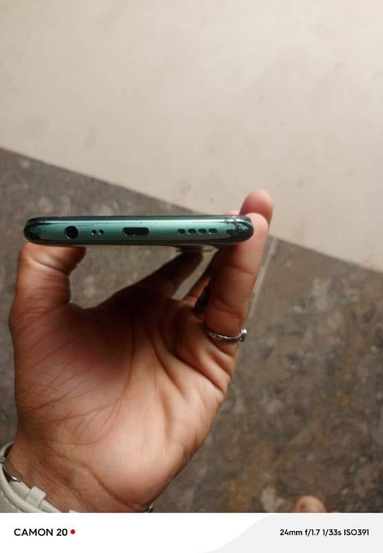 realme c11 mobile hai box hai charger nhi hai 4