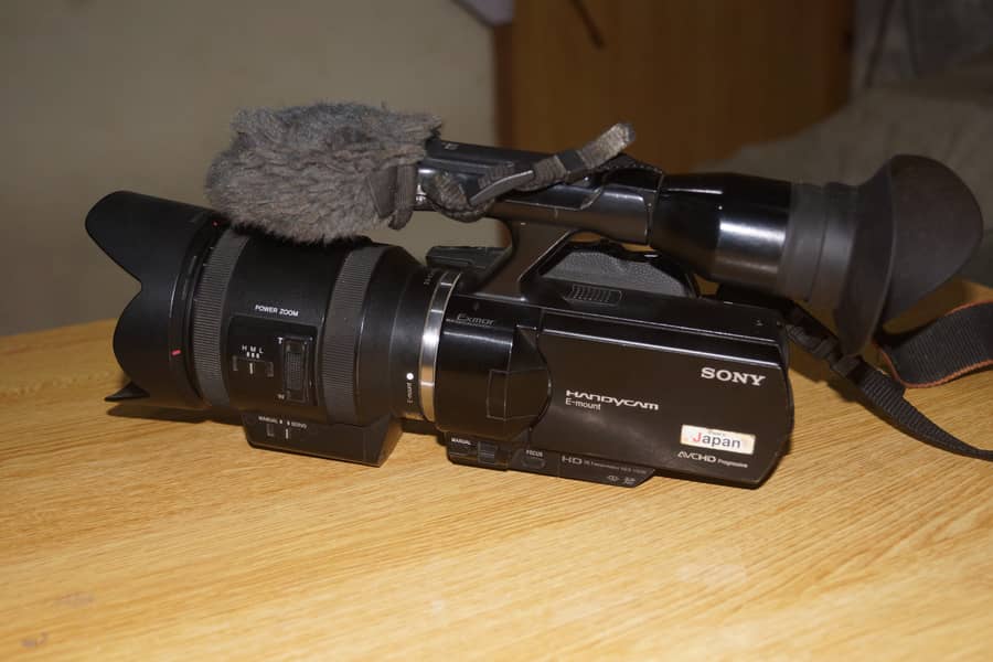 Sony NEX-VG30 Camcorder camera with 18-200mm f/3.5-6.3 Power Zoom Lens 7