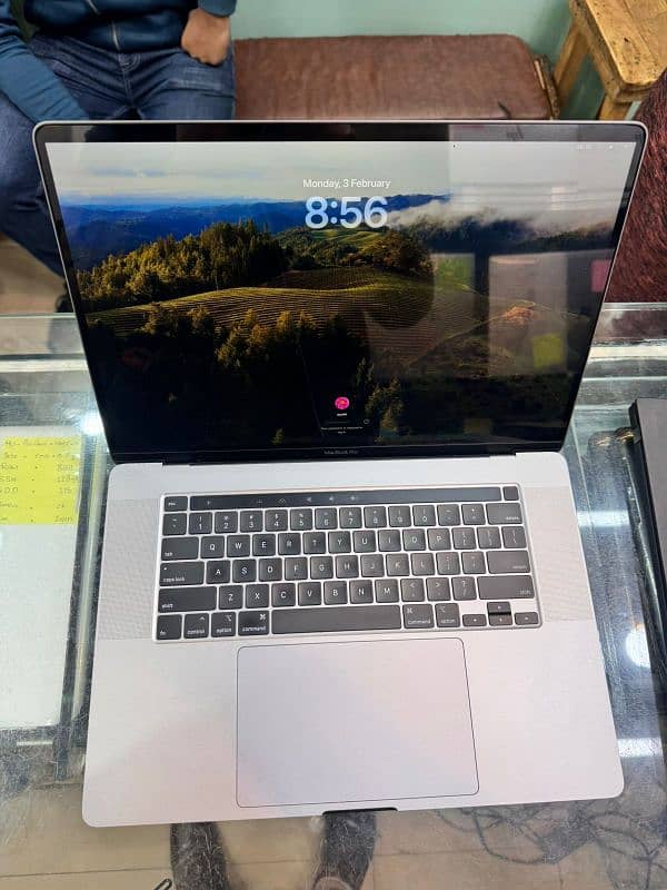 Macbook pro 2019 i7 16'' 0