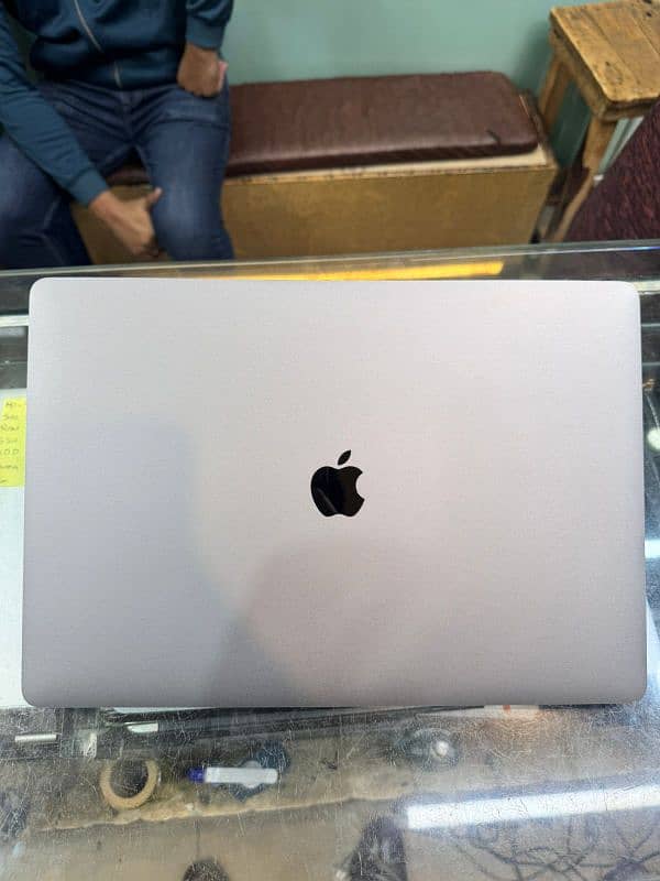 Macbook pro 2019 i7 16'' 1