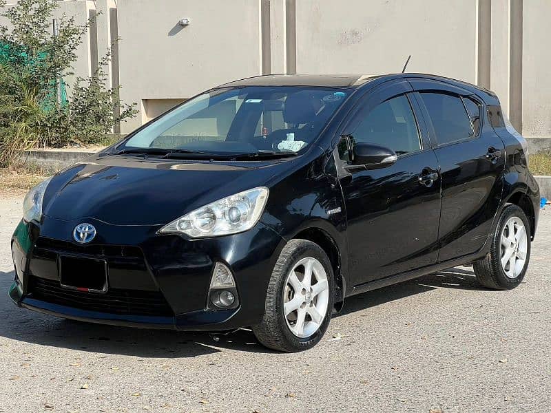 Toyota Aqua 2014, Full Option Genuine Car 0