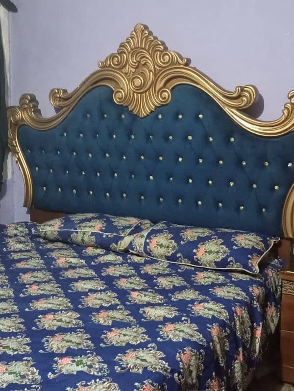 Bed set in new condition only use 7 month  . sofa cover is in quite 0