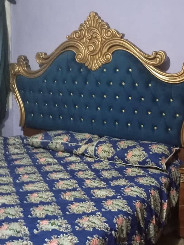 Bed set in new condition only use 7 month  . sofa cover is in quite 1