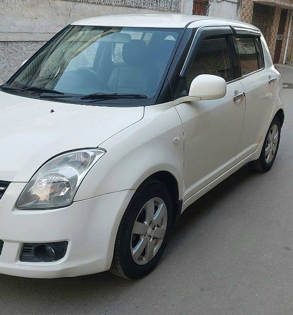 Genuine Suzuki Swift dlx 2018 automatic ,btr thn cultus city xli gli 2