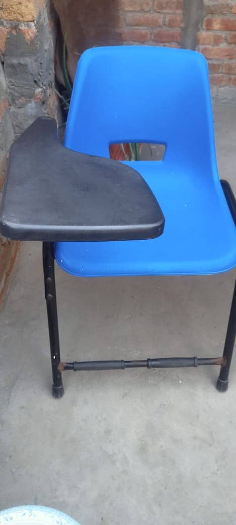 6 Comfortable & Durable Student Chair +92 333 6556918 (Urgent sale) 1