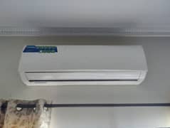 HYUNDAI Air Conditioner in Best Condition for Urgent Sale