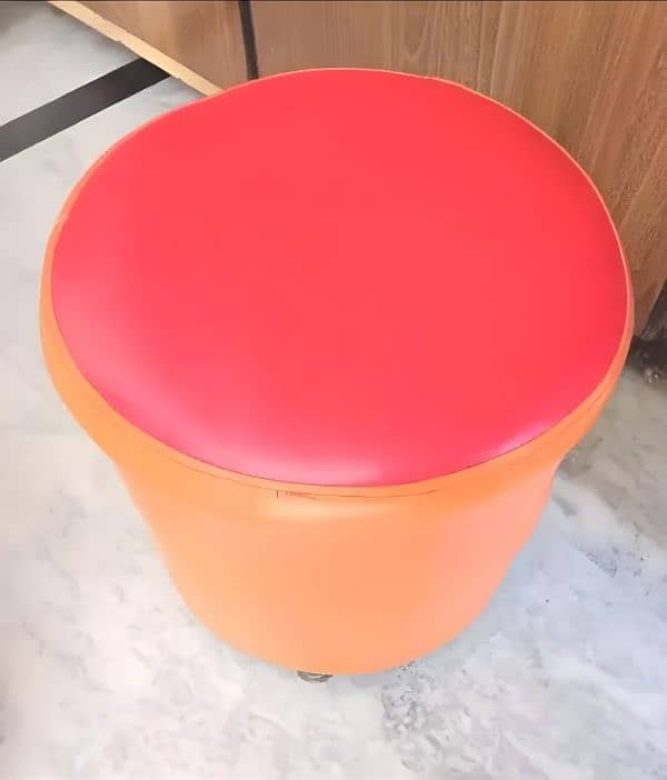 leather pouf 3