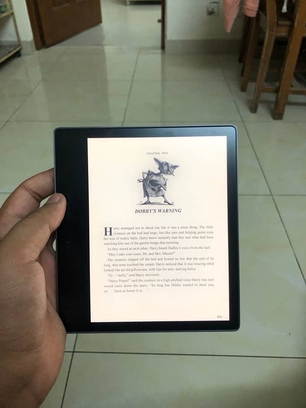 like new kindle oasis 10th gen . 8gb scratchless with everything. 4