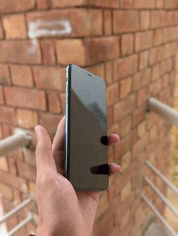 iPhone 11 pro max - PTA approved 3