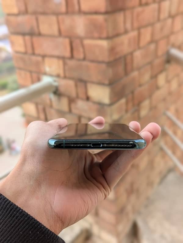 iPhone 11 pro max - PTA approved 4