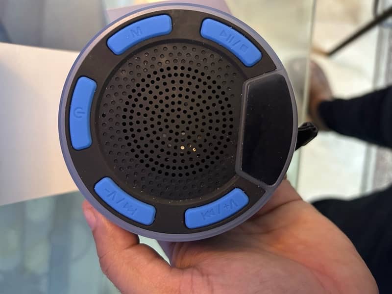 Ipx7 waterproof wireless speakers almst unused 6