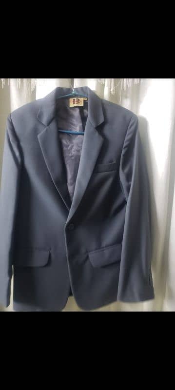 A good condition suit . 0