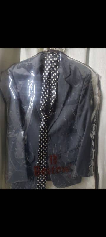 A good condition suit . 1