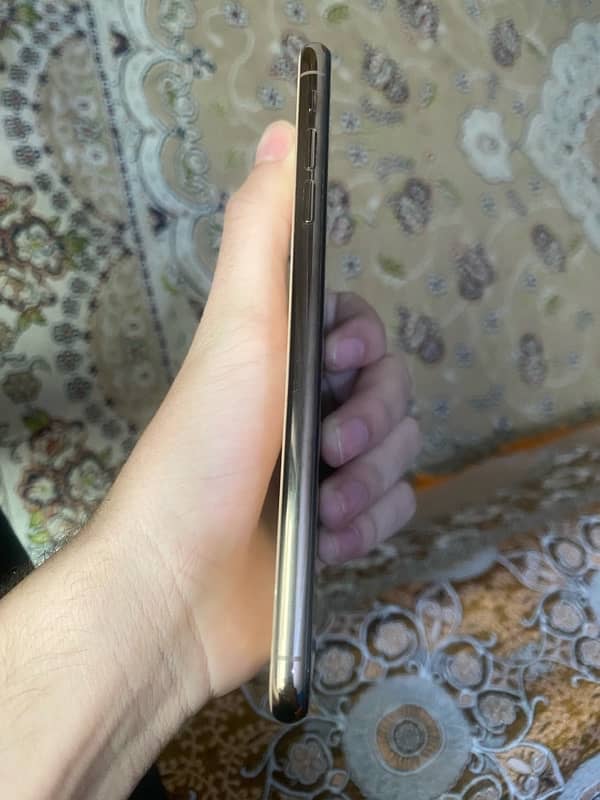 iphone xs max (64gb non pta) 4