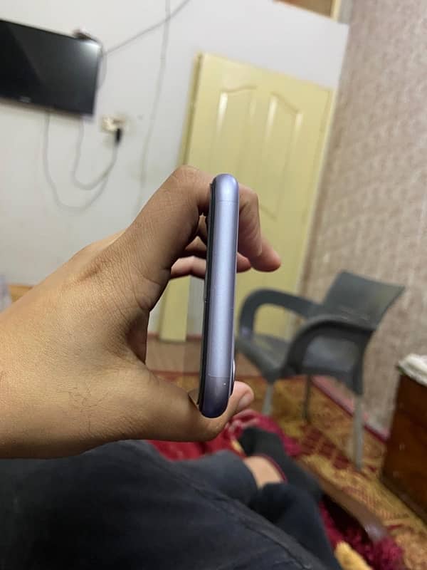 IPHONE 11 64gb non pta 6