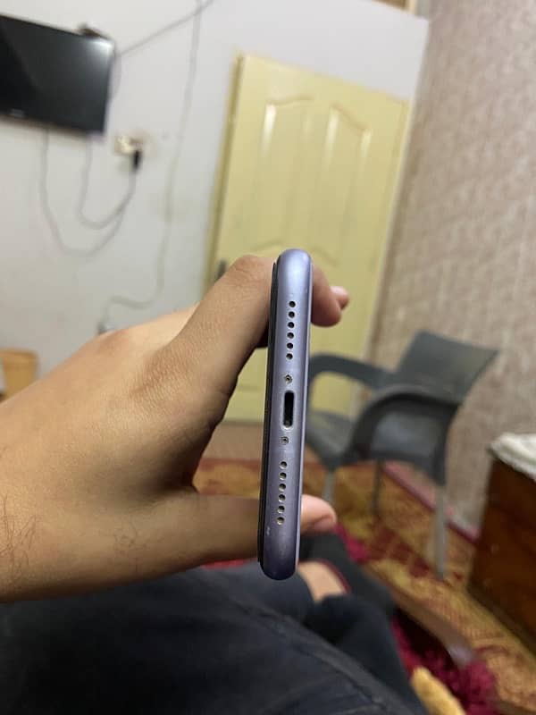 IPHONE 11 64gb non pta 8