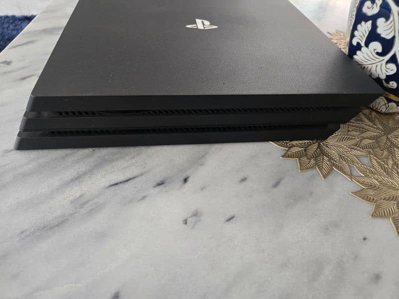 PS 4 PRO ULTIMATE PLUG IN AND USE CONSOLE 4