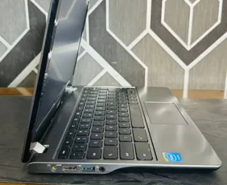 Acer  laptop Ssd 128 storage / 4gb ram 3